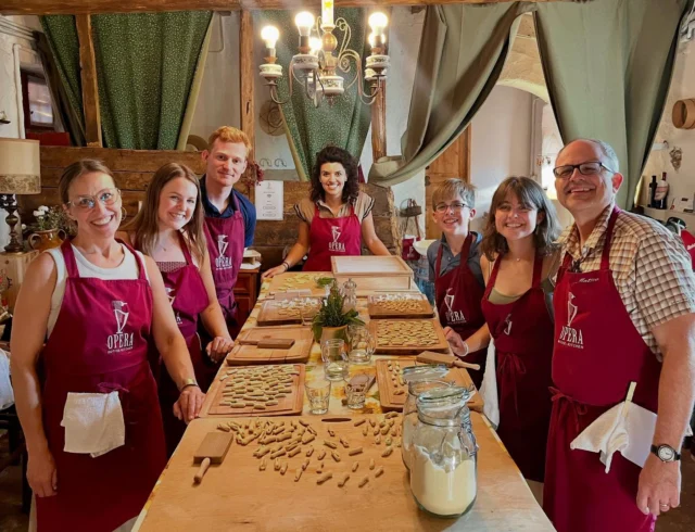 🌟 Julie and her beautiful family ! ❤️

Thank you for joining us ! We cooked all together and we had so much fun ! 
“It was our favorite memory in Florence “ thank you for review ⭐️ Julie !
